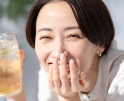 日常的に嘘をつく人